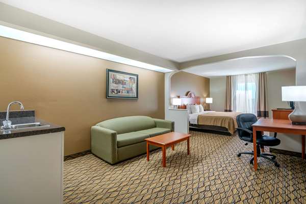 Suite - Quality Inn & Suites Jefferson City