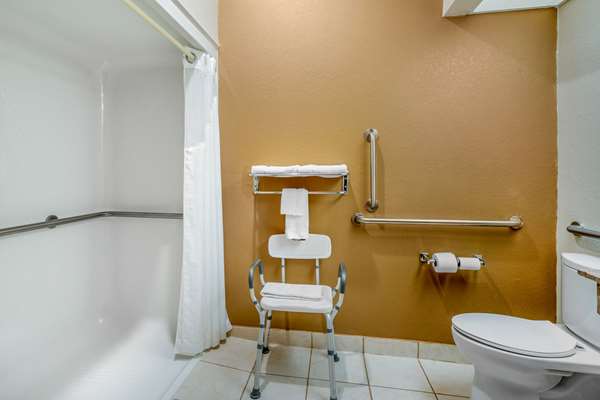 Suite - Quality Inn & Suites Jefferson City