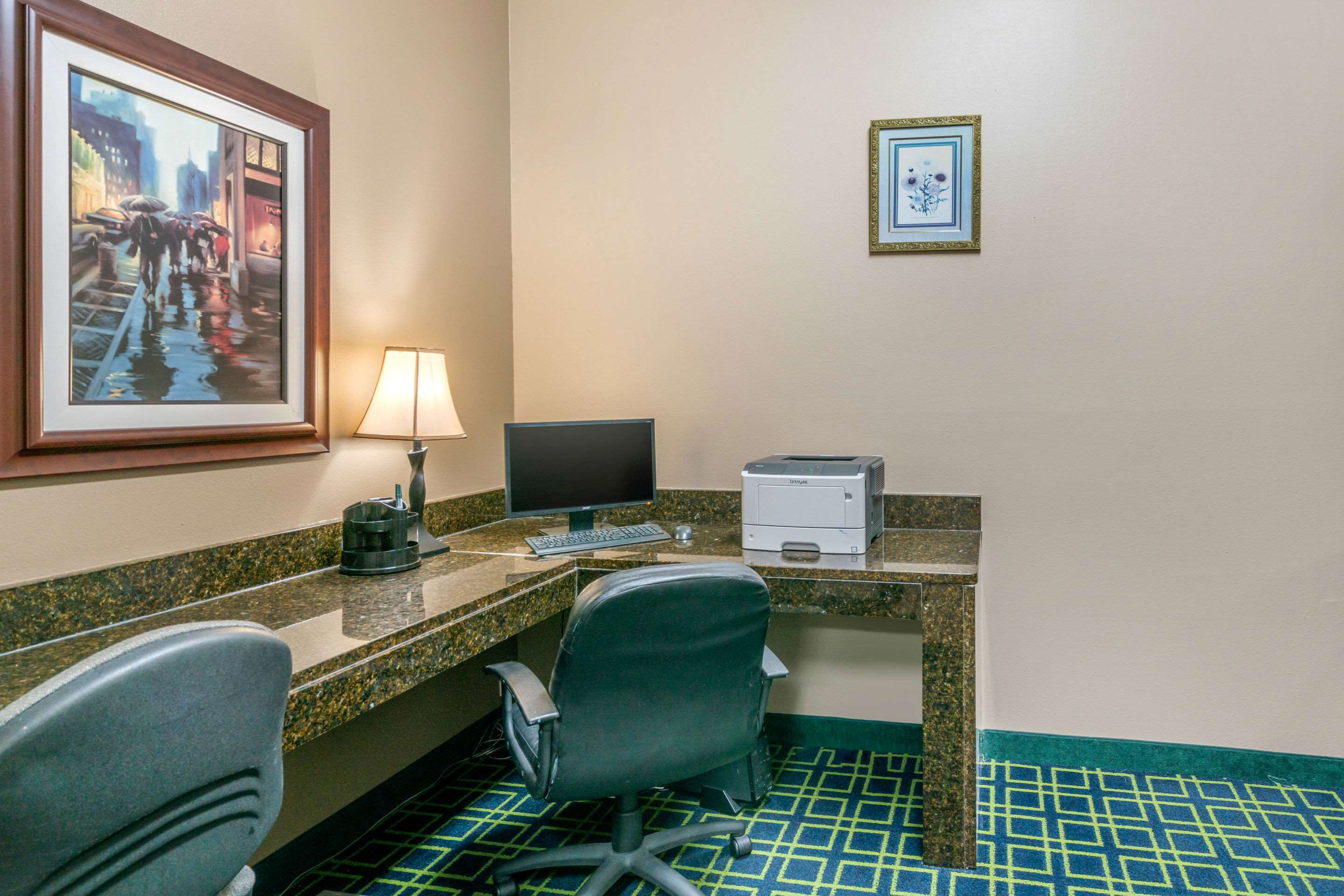 Business center | Quality Inn & Suites Jefferson City
