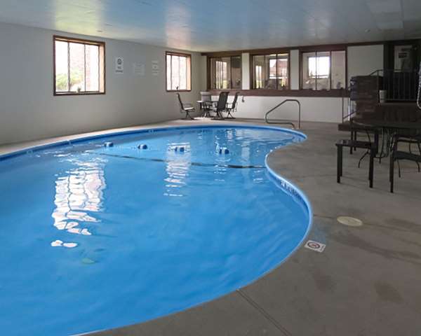 Pool - Quality Inn Farmington
