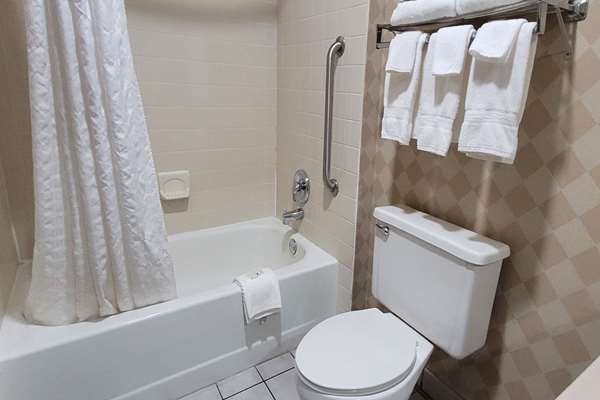  - Quality Inn & Suites Columbia - I-70, Exit 128A