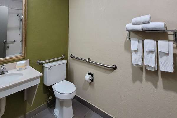  - Quality Inn & Suites Columbia - I-70, Exit 128A