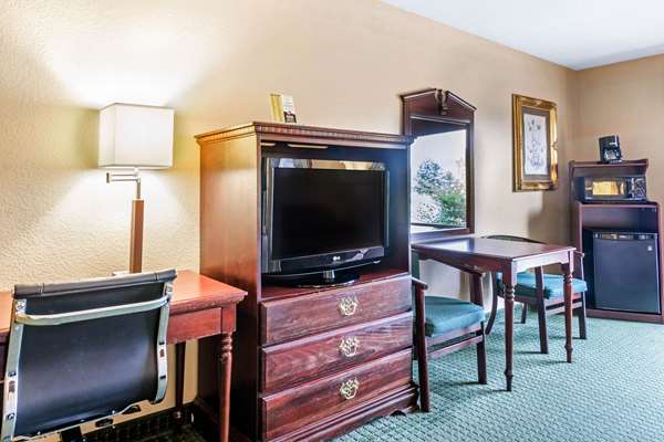  - Quality Inn & Suites Carthage - I-49, Exit 50