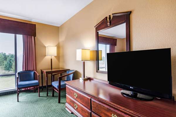  - Quality Inn & Suites Carthage - I-49, Exit 50