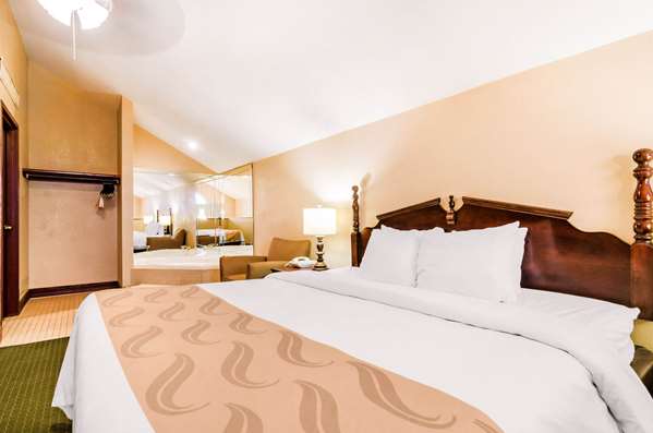 Suite - Quality Inn & Suites Carthage - I-49, Exit 50