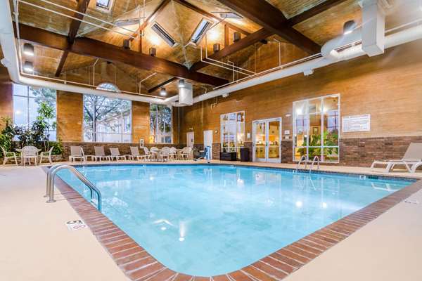 Pool - Quality Inn & Suites Carthage - I-49, Exit 50