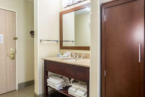  - Comfort Inn & Suites Hannibal