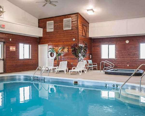 Pool - Quality Inn Boonville