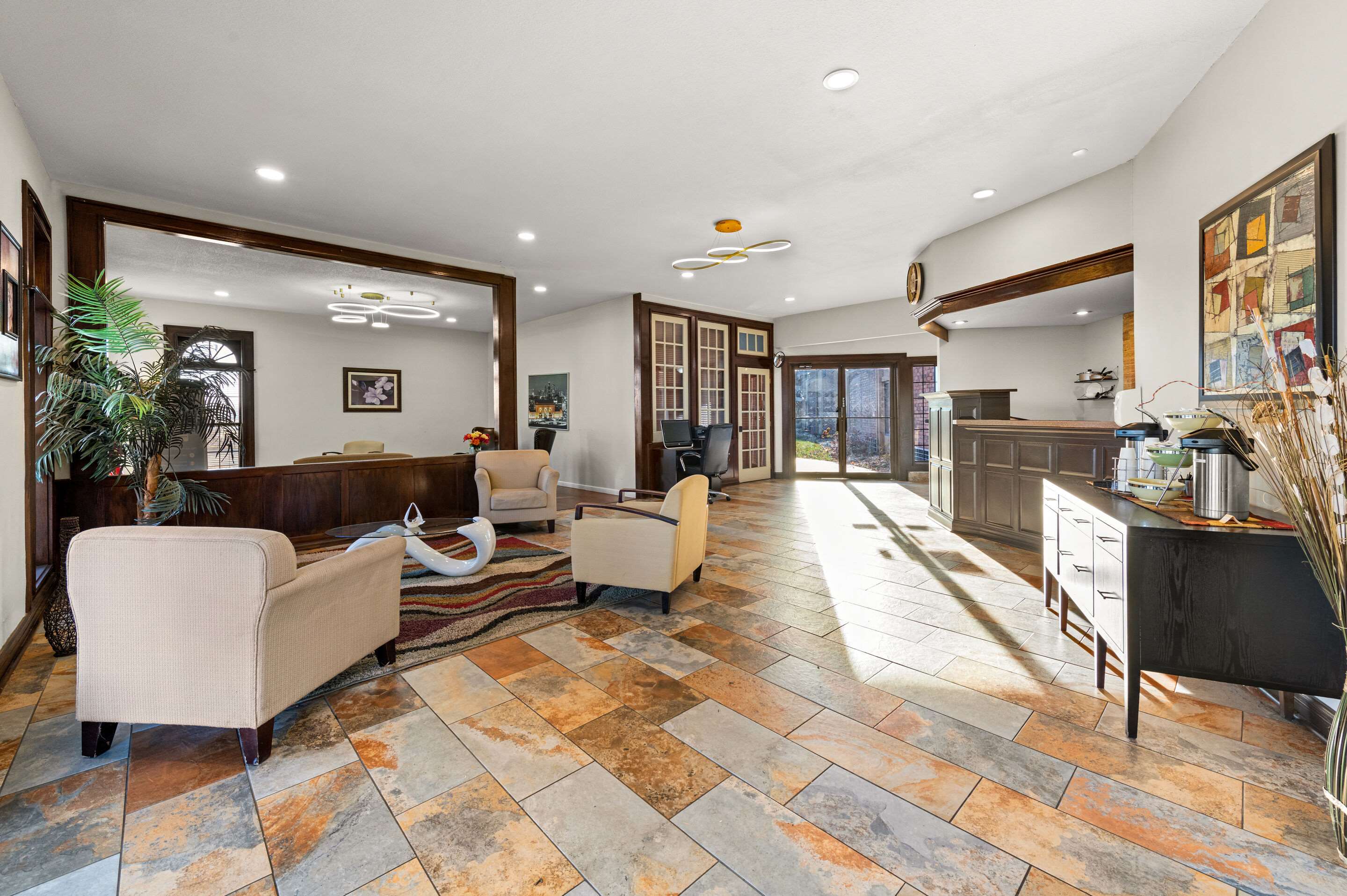 Hotel lobby | Suburban Studios Kansas City Airport North