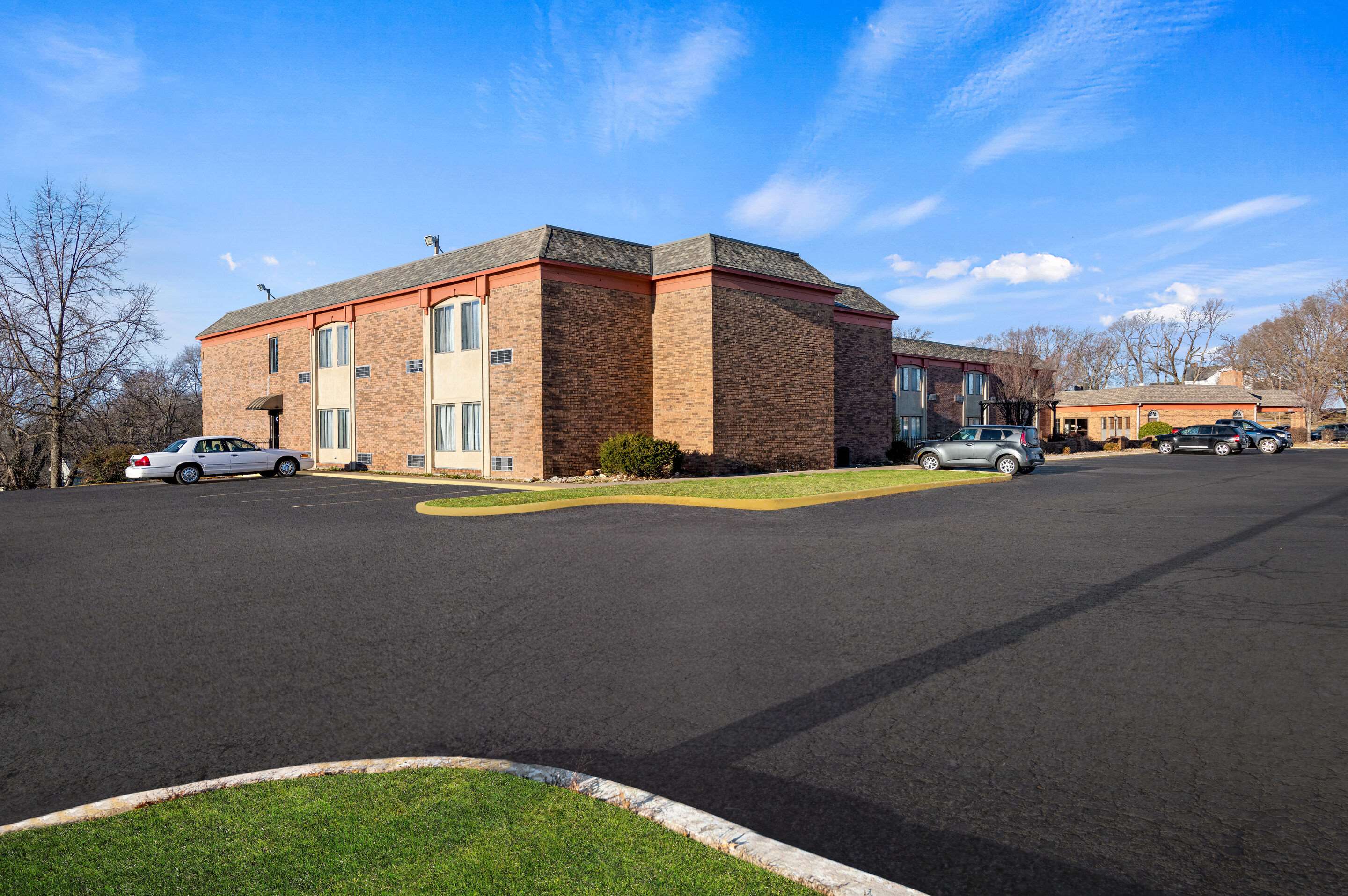 Hotel exterior | Suburban Studios Kansas City Airport North