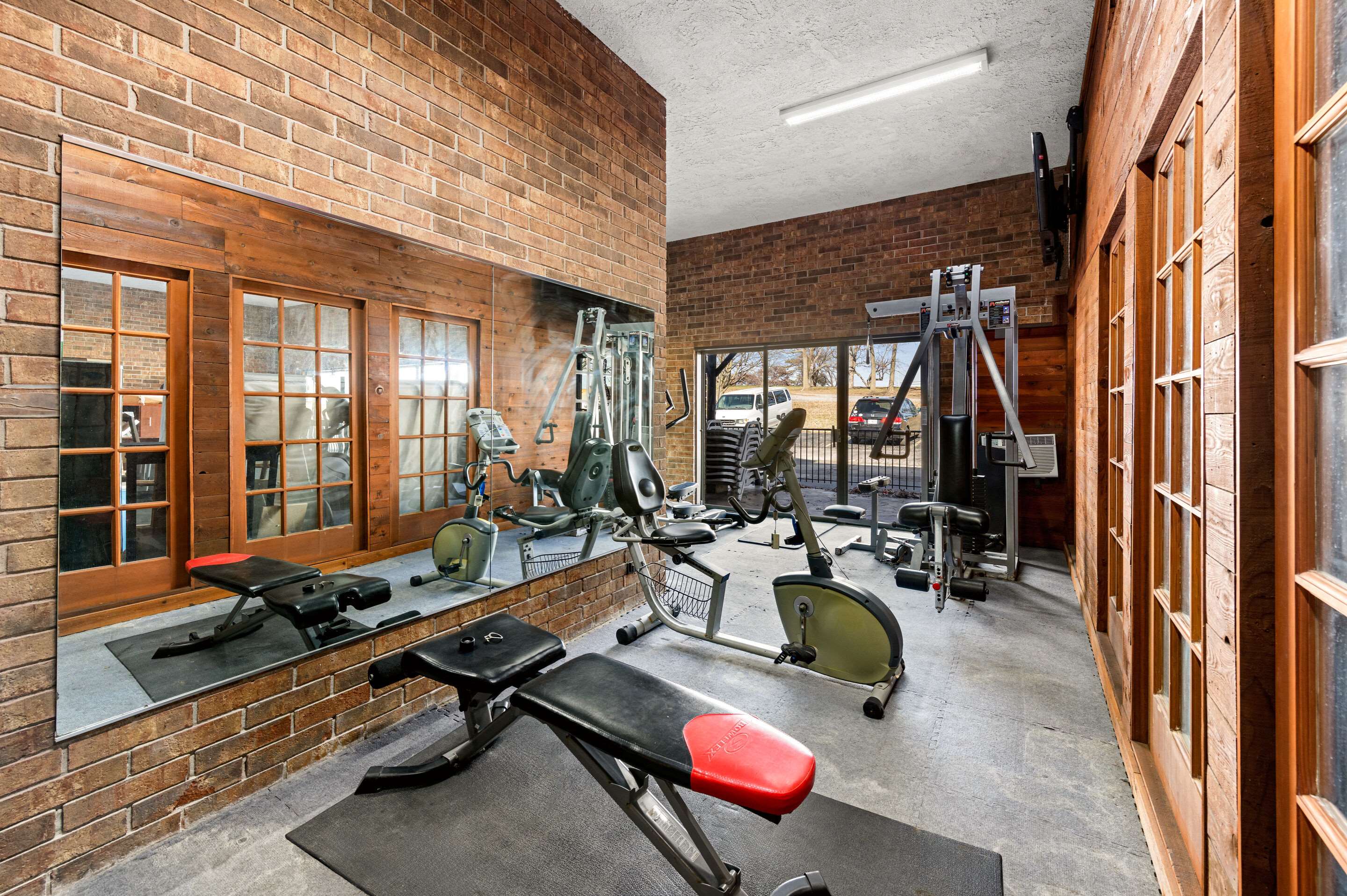 Fitness center | Suburban Studios Kansas City Airport North