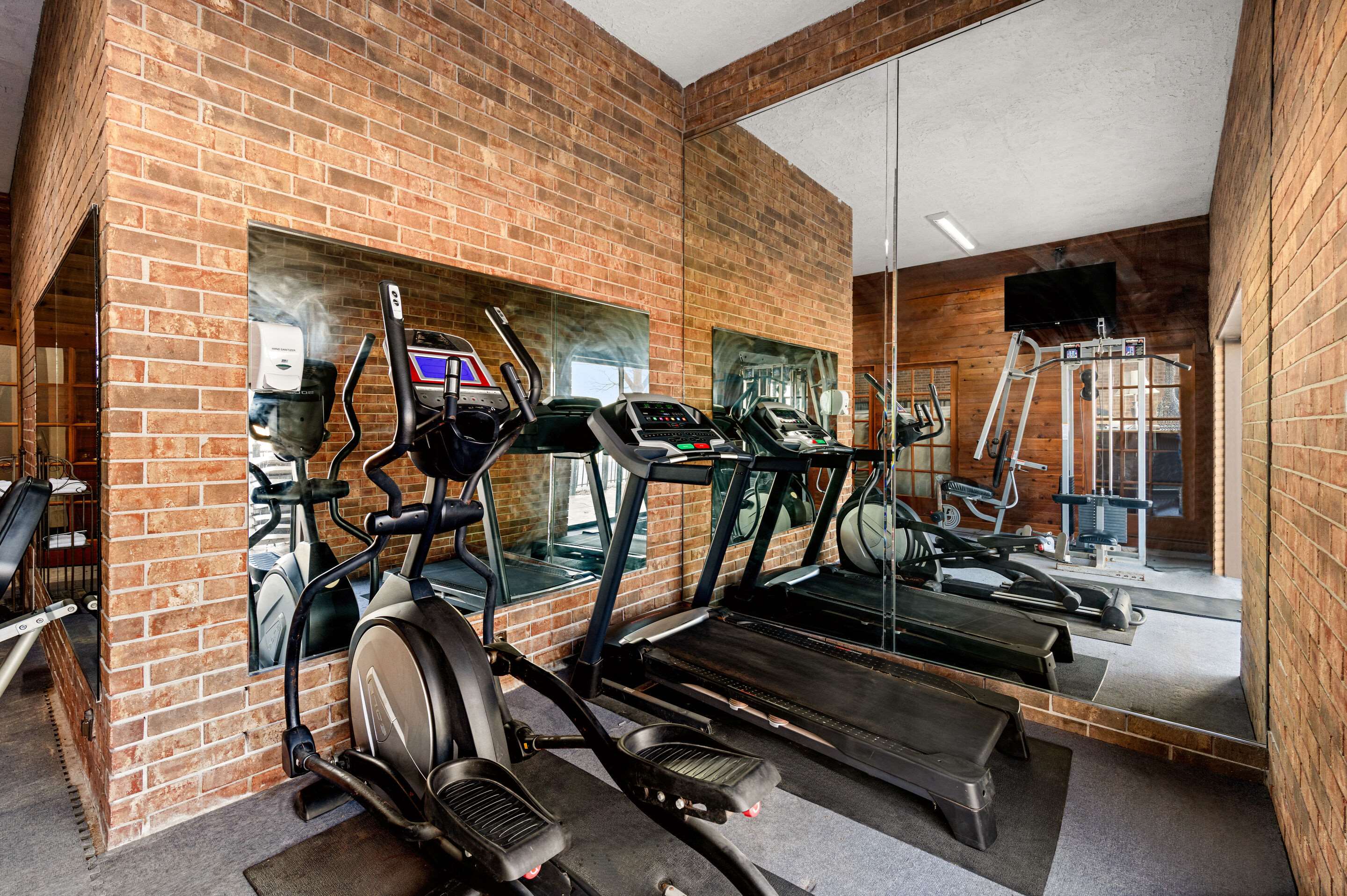 Fitness center | Suburban Studios Kansas City Airport North