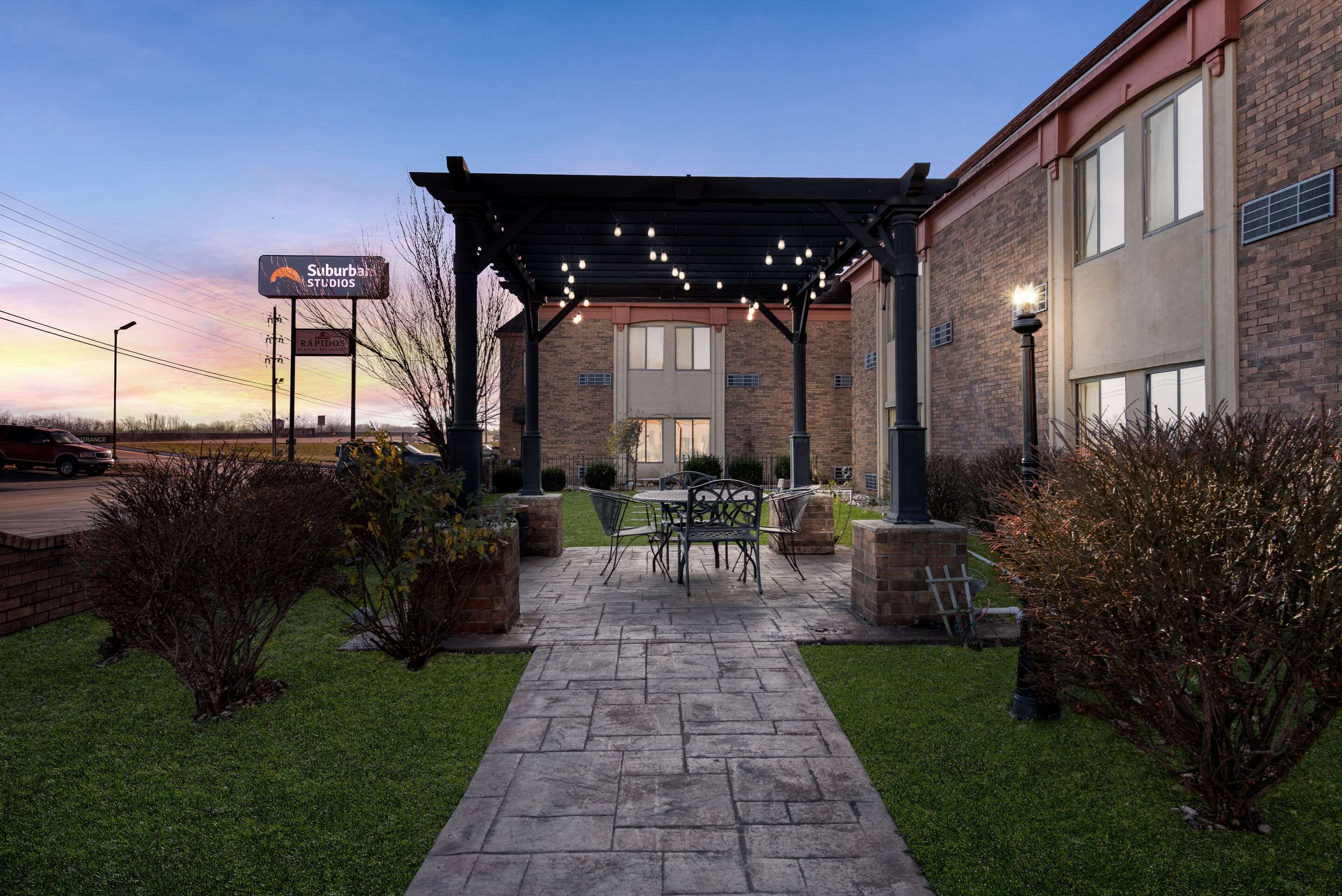 Twilight | Suburban Studios Kansas City Airport North