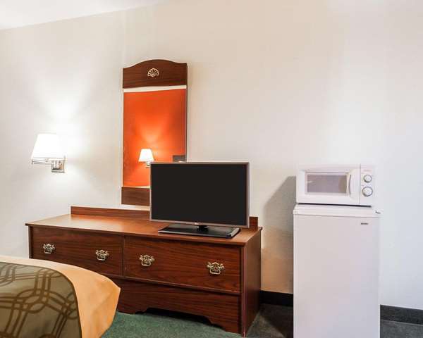  - Econo Lodge Jefferson City