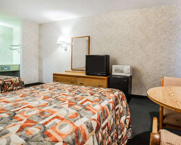  - Econo Lodge Jefferson City