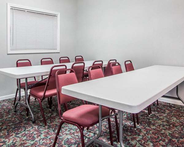  - Econo Lodge Jefferson City