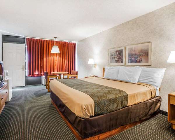  - Econo Lodge Jefferson City