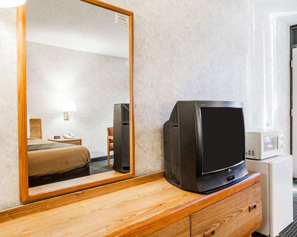  - Econo Lodge Jefferson City