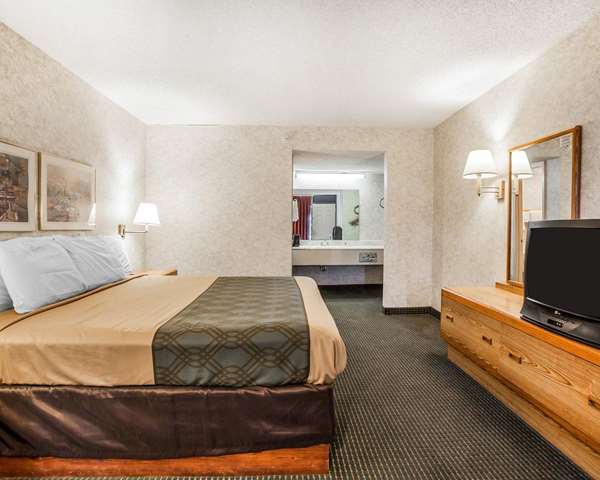  - Econo Lodge Jefferson City