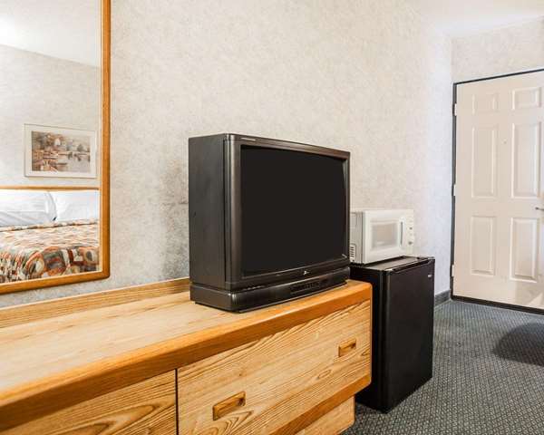  - Econo Lodge Jefferson City