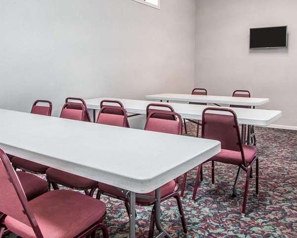  - Econo Lodge Jefferson City