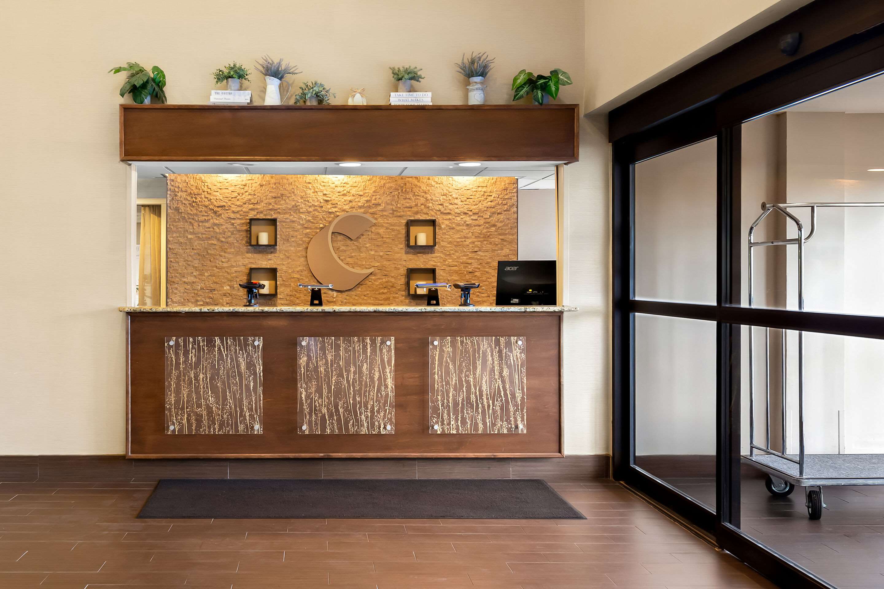 Front desk | Comfort Inn St Louis – Westport
