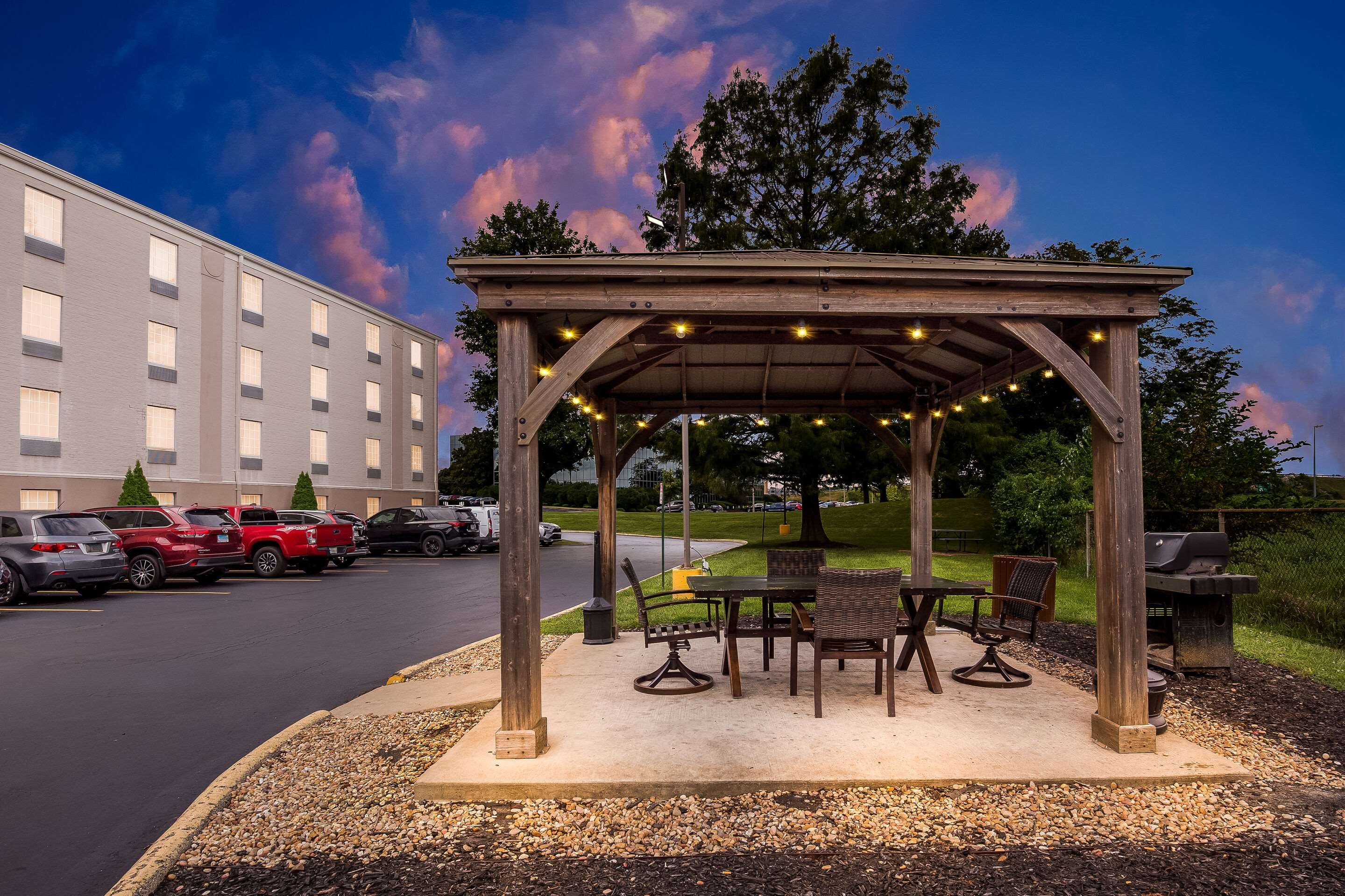 Gazebo | Comfort Inn St Louis – Westport