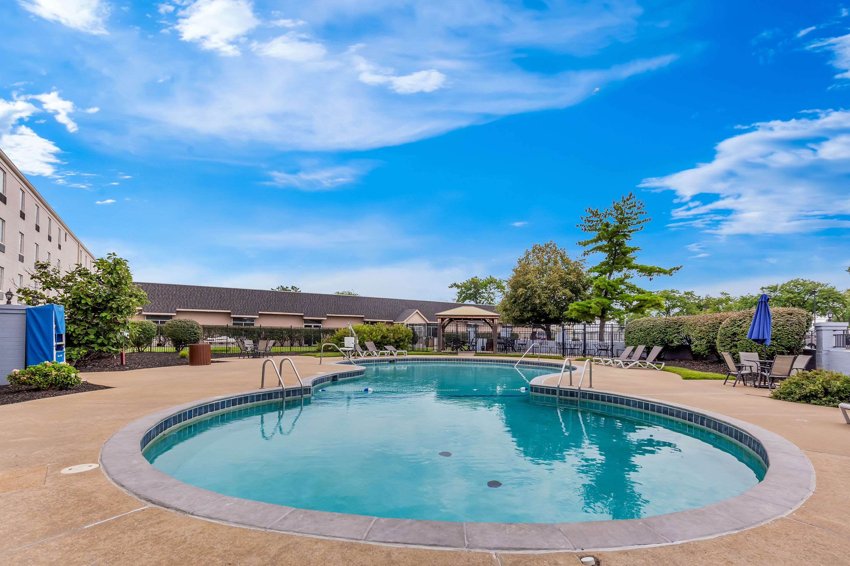 Outdoor pool | Comfort Inn St Louis – Westport