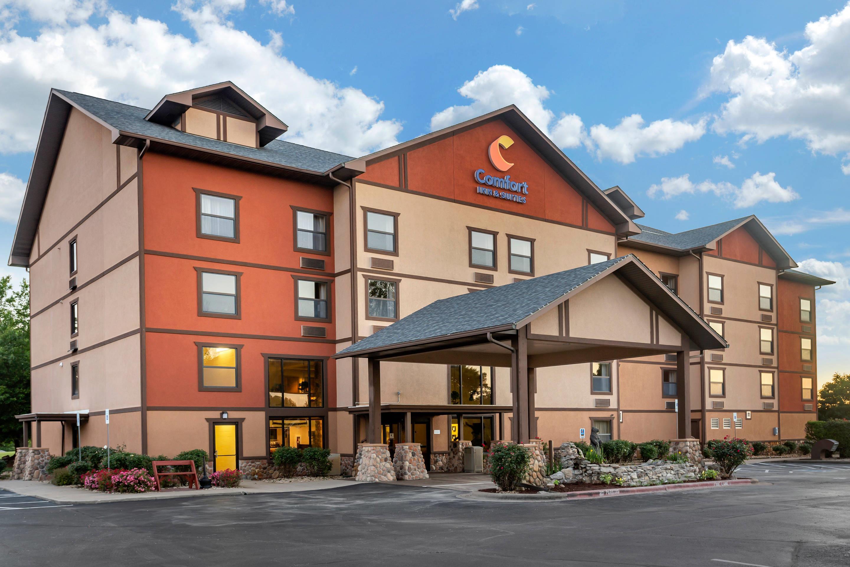 Hotel exterior | Comfort Inn & Suites Branson Meadows