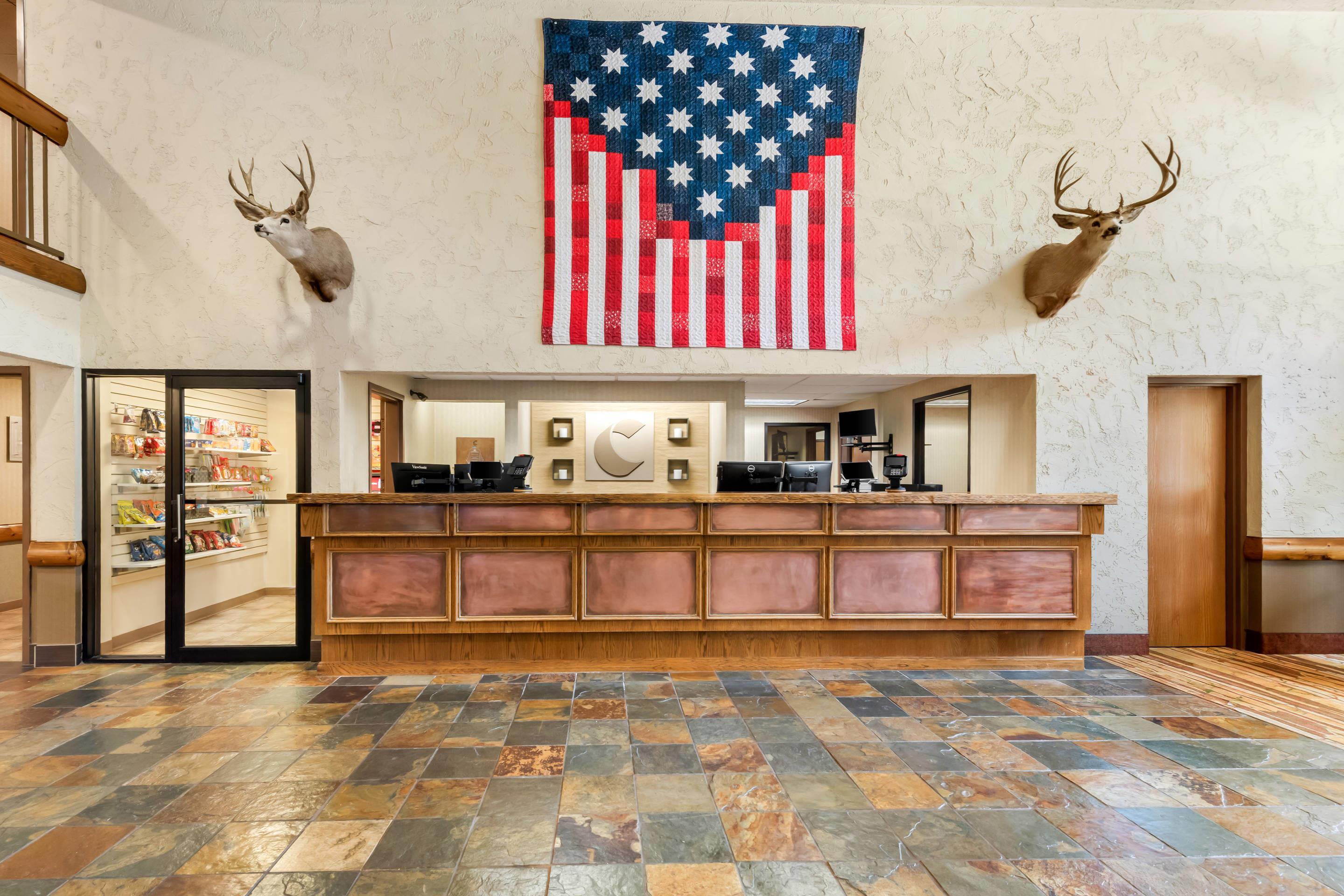 Hotel lobby | Comfort Inn & Suites Branson Meadows