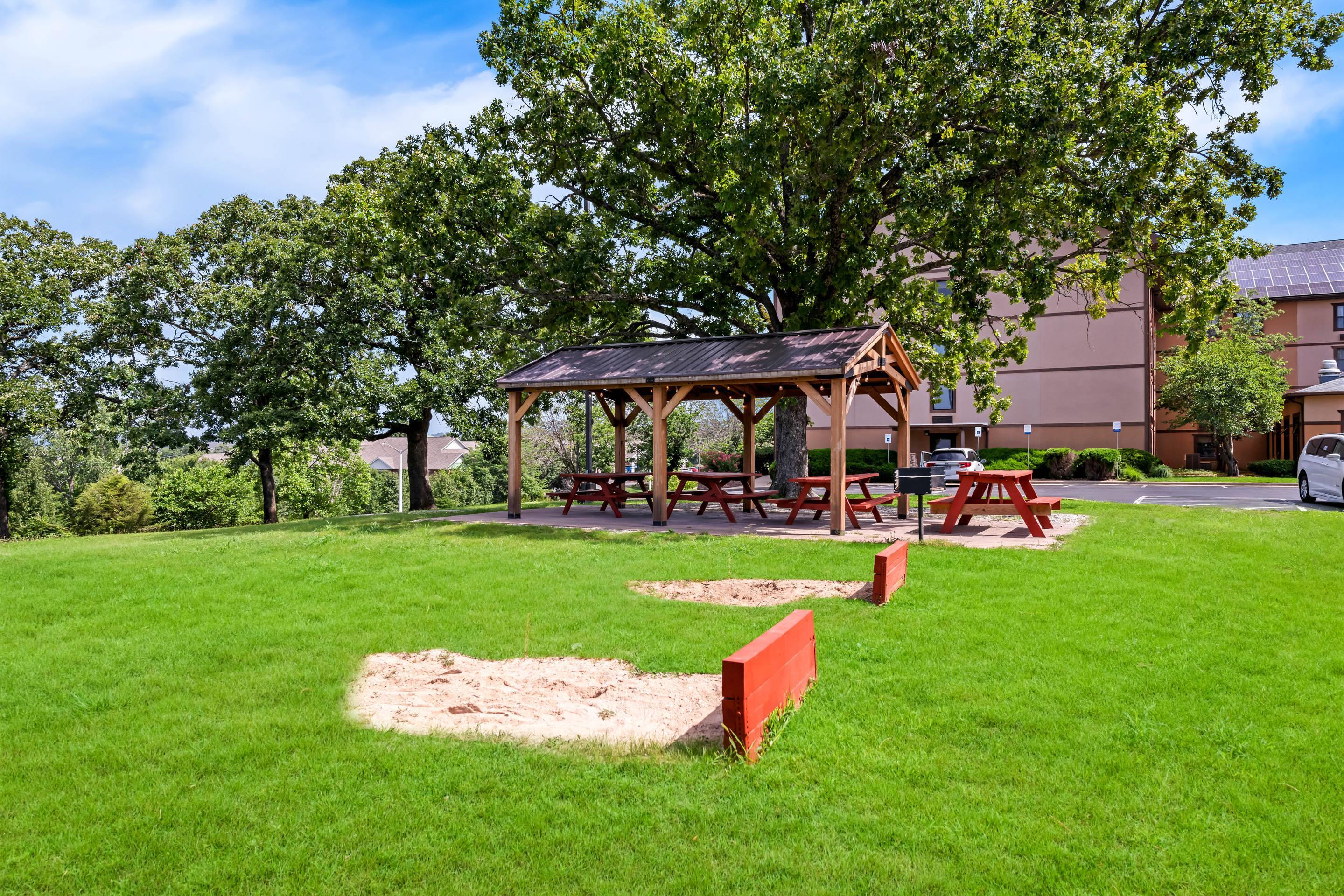 Outdoor area | Comfort Inn & Suites Branson Meadows