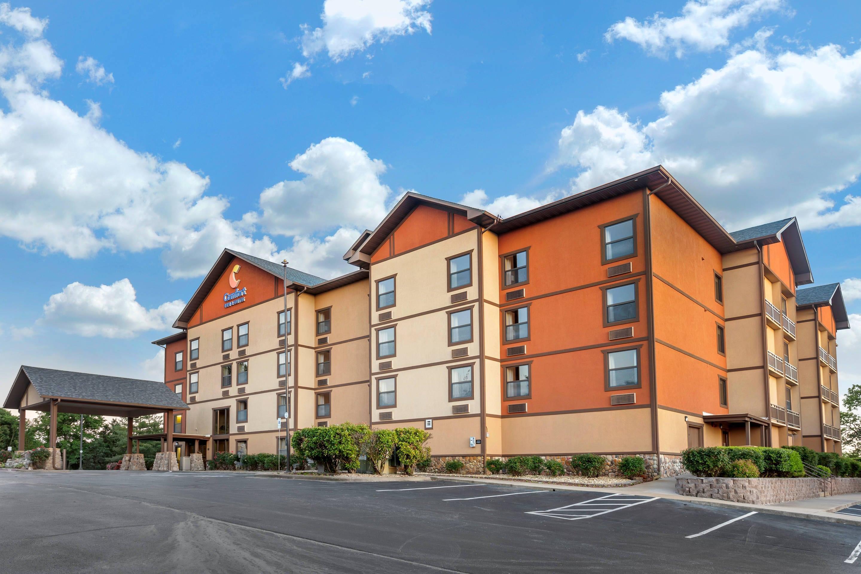 Hotel exterior | Comfort Inn & Suites Branson Meadows