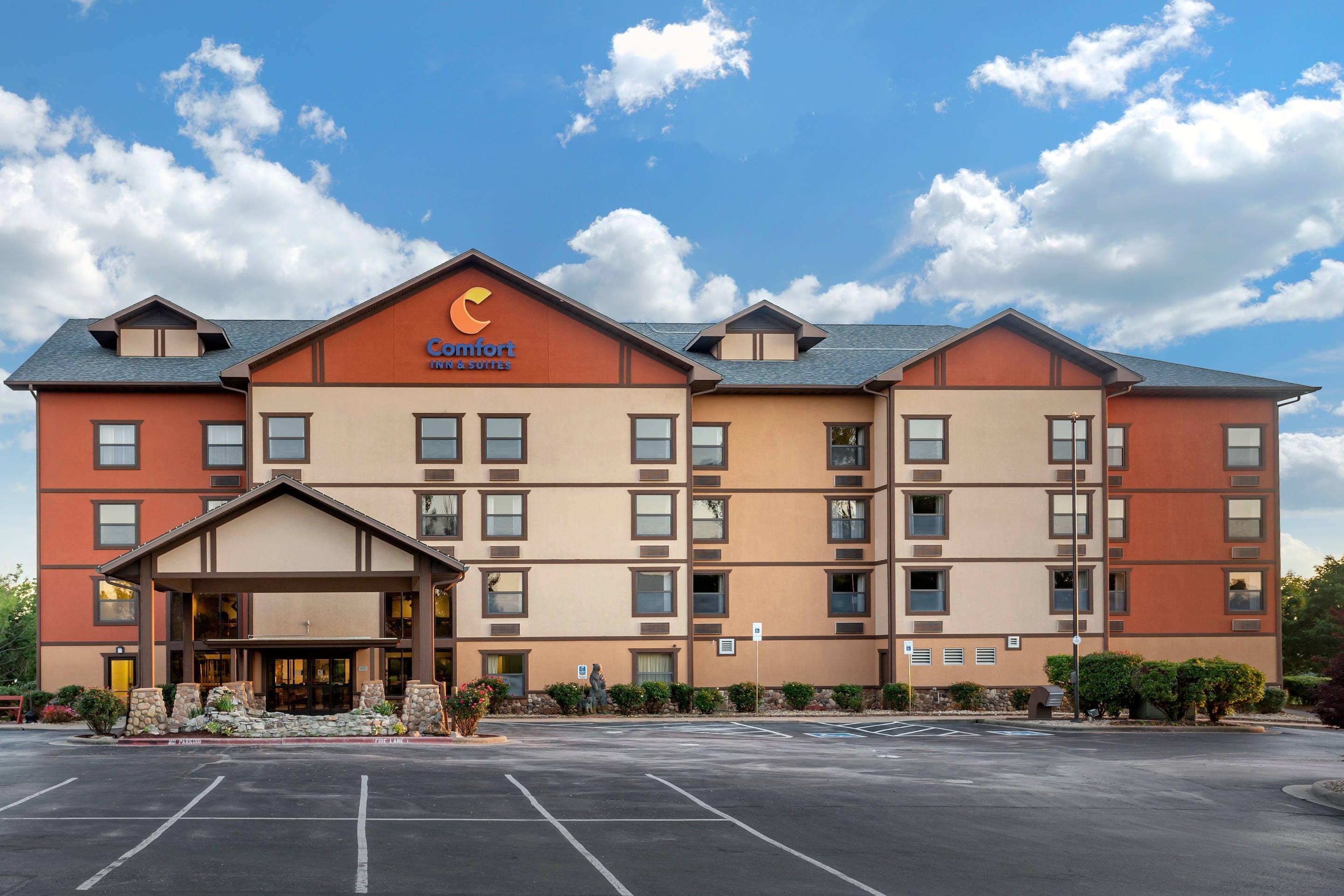 Hotel exterior | Comfort Inn & Suites Branson Meadows