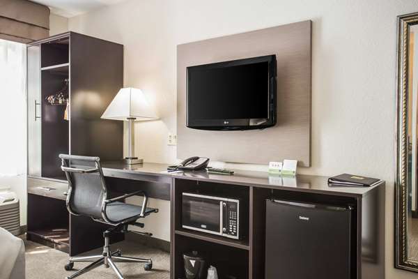  - Sleep Inn Airport Kansas City - I-29, Exit 10