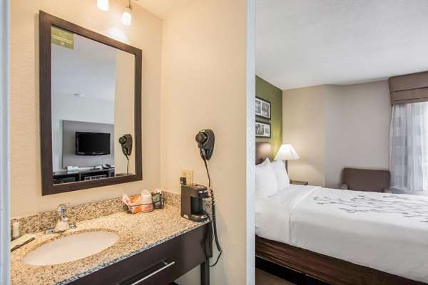  - Sleep Inn Airport Kansas City - I-29, Exit 10