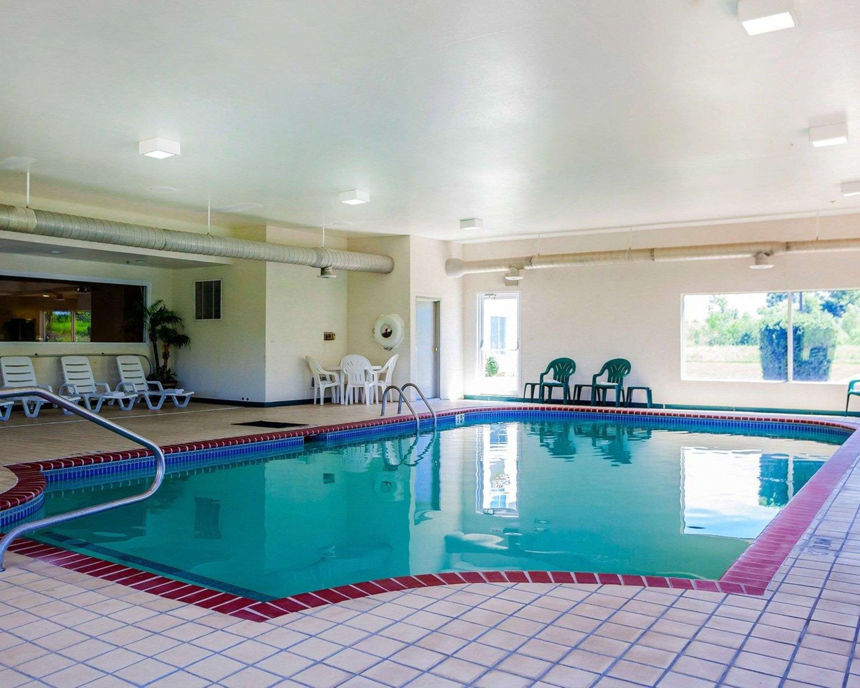 Indoor pool | Quality Inn