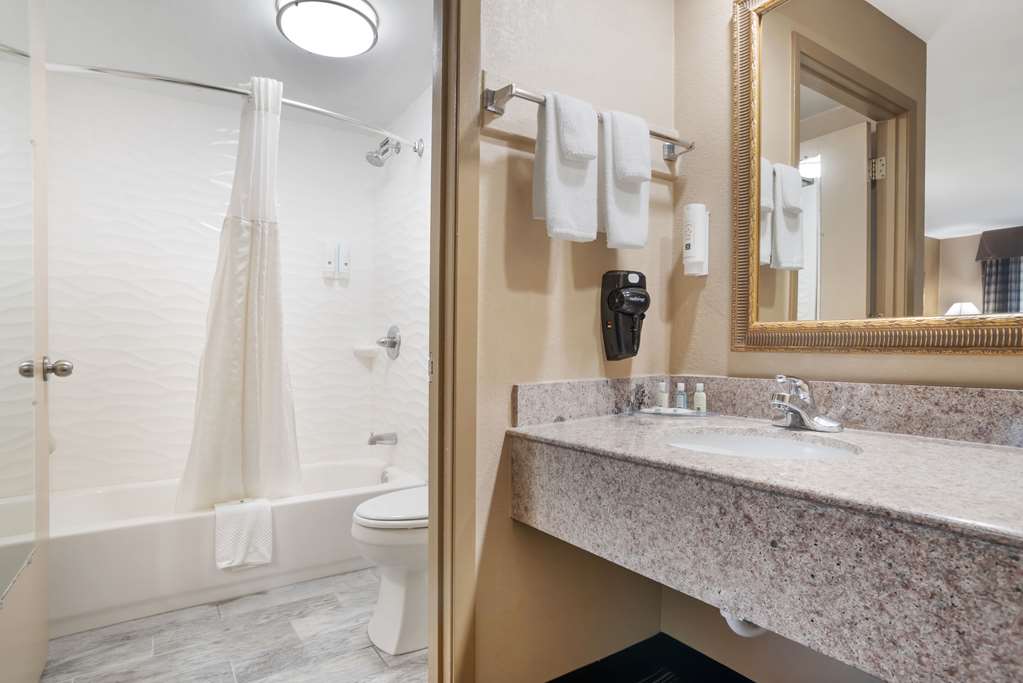 QUALITY INN-guestroom-Guest Room,Bathroom,On-Site.jpg