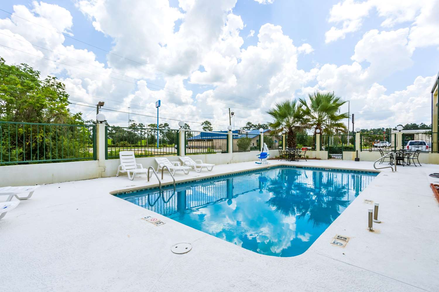 Econo Lodge Picayune I59, Exit 4, MS See Discounts