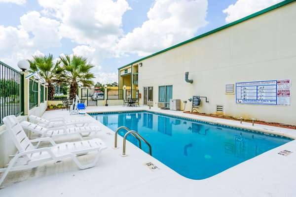 Pool - Econo Lodge Picayune - I-59, Exit 4