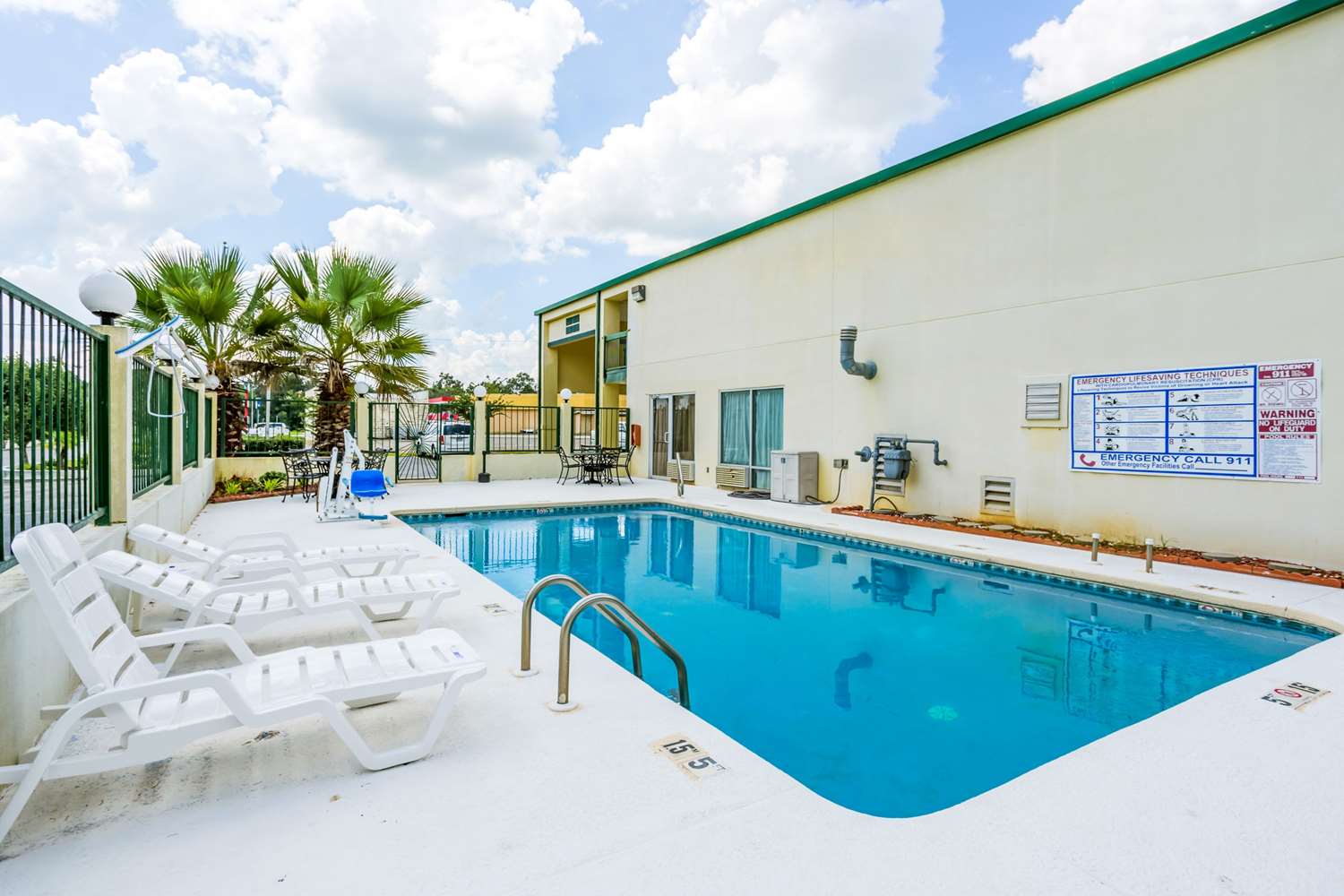 Econo Lodge Picayune I59, Exit 4, MS See Discounts