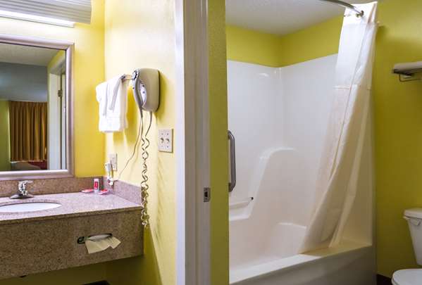  - Econo Lodge Picayune - I-59, Exit 4