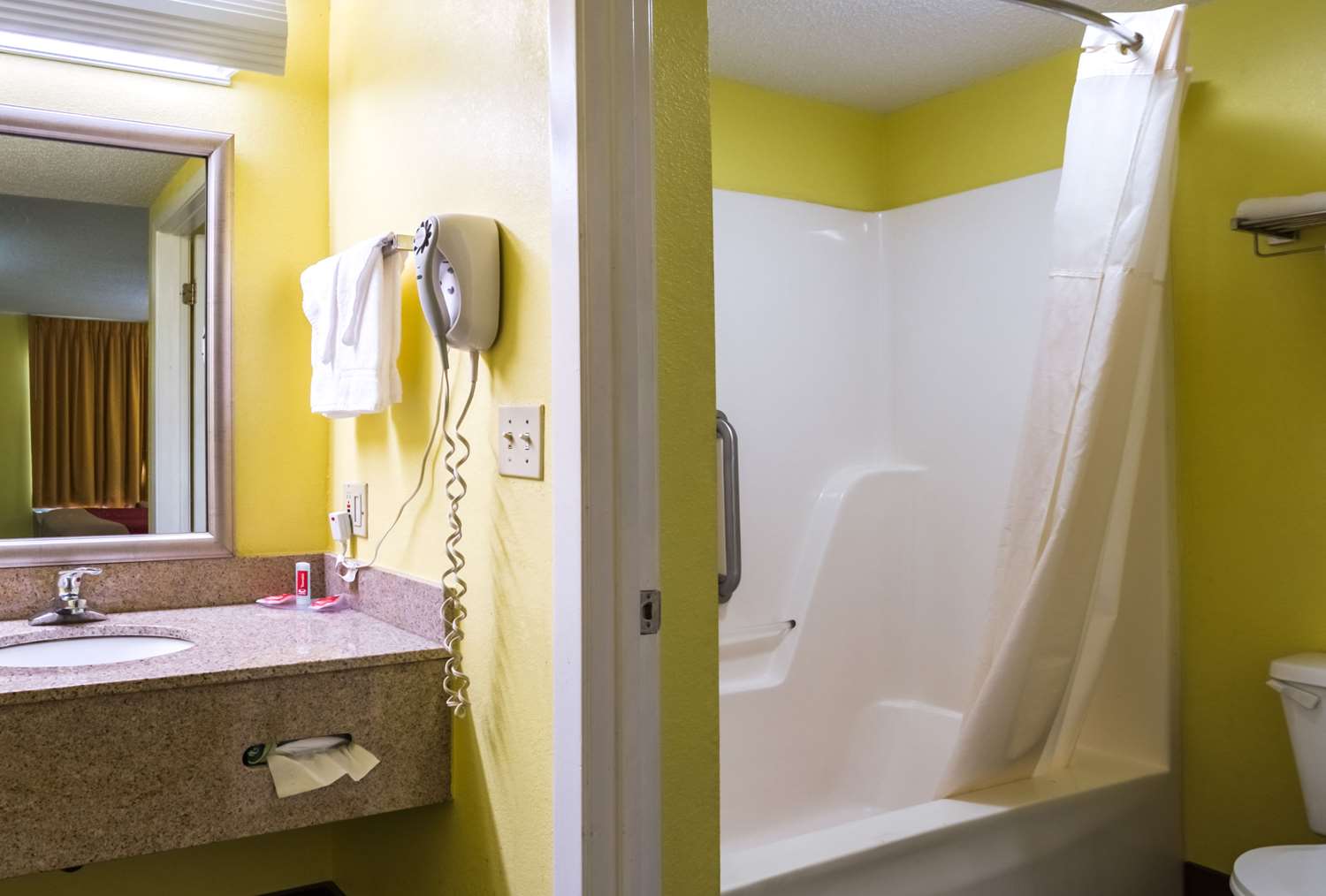 Econo Lodge Picayune I59, Exit 4, MS See Discounts