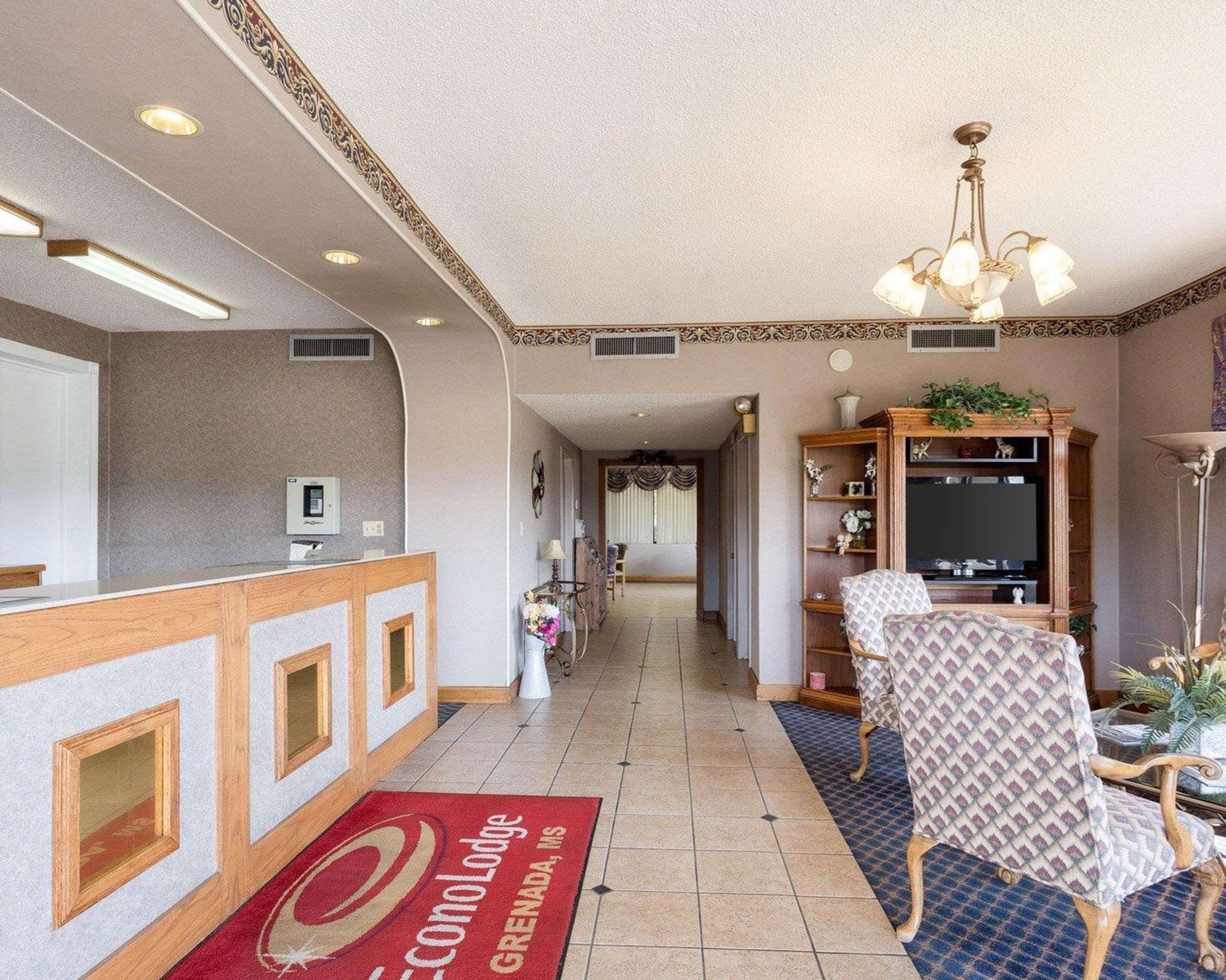 Spacious lobby | Econo Lodge Grenada
