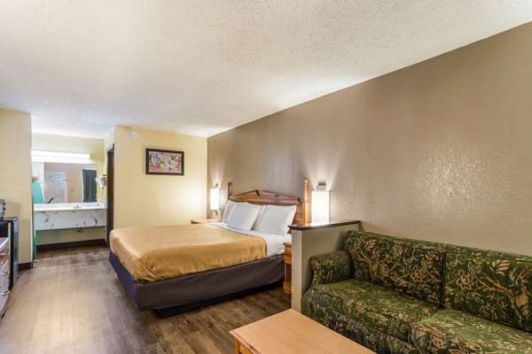  - Econo Lodge Clinton - I-20, Exit 36