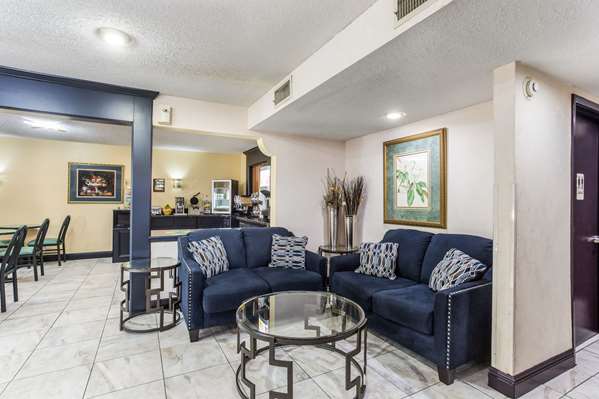  - Econo Lodge Clinton - I-20, Exit 36