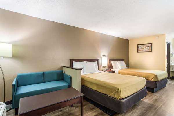  - Econo Lodge Clinton - I-20, Exit 36