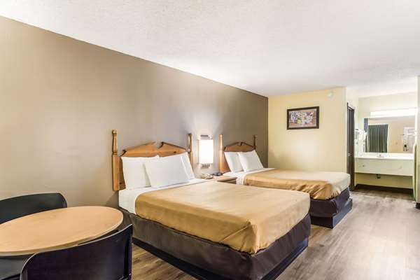  - Econo Lodge Clinton - I-20, Exit 36