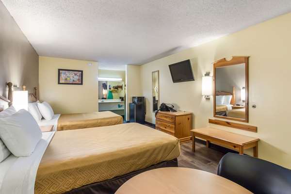  - Econo Lodge Clinton - I-20, Exit 36