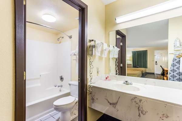  - Econo Lodge Clinton - I-20, Exit 36