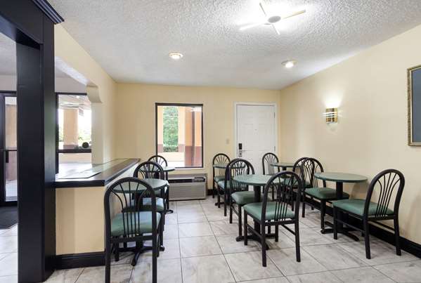 Amenities - Econo Lodge Clinton - I-20, Exit 36